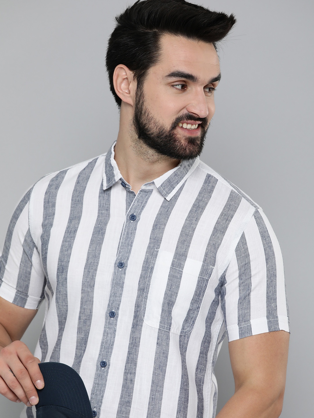 

HERE&NOW Men Slim Fit Opaque Striped Casual Shirt, White