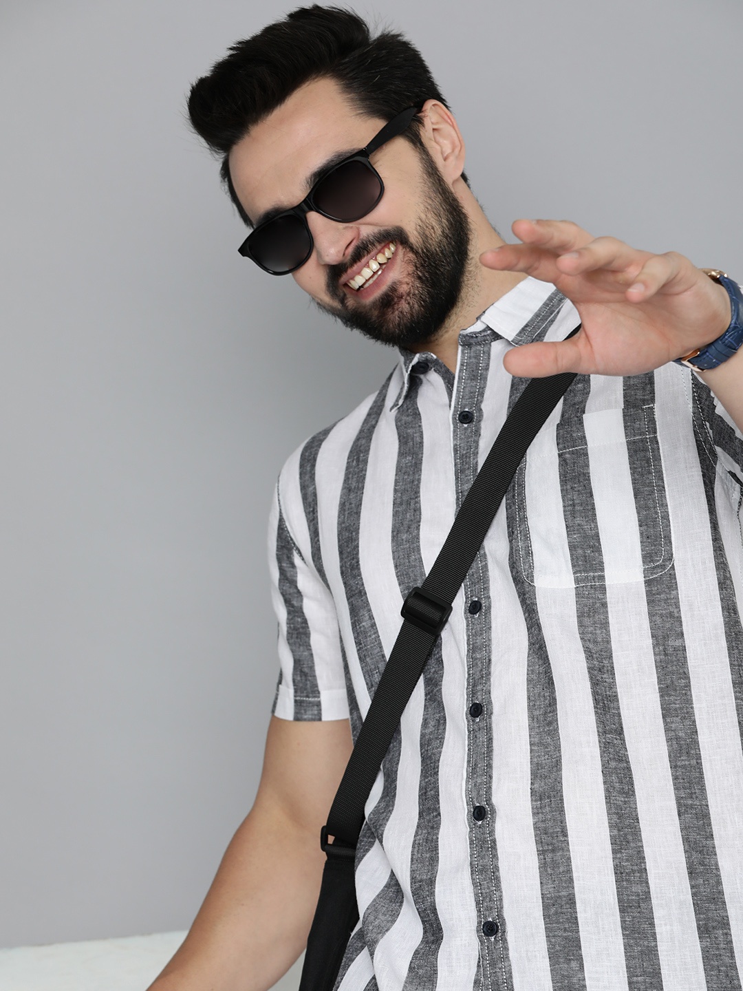 

HERE&NOW Men Slim Fit Opaque Striped Casual Shirt, White