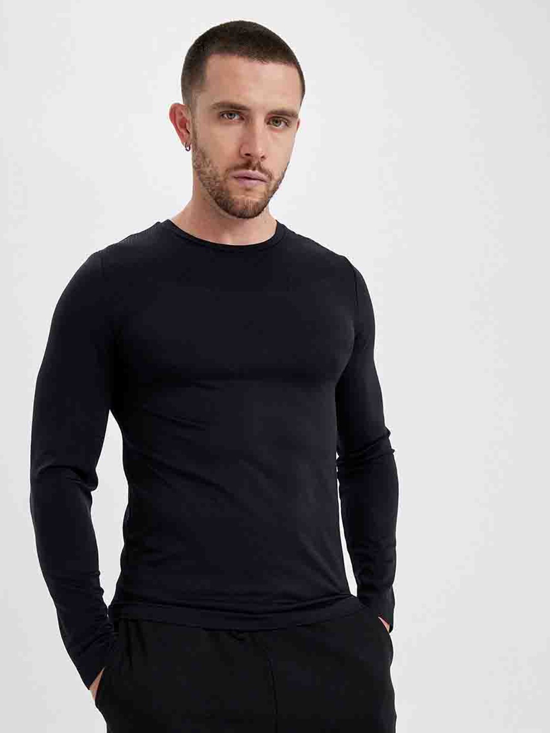 

DeFacto Men Long Sleeves Regular Fit T-shirt, Black