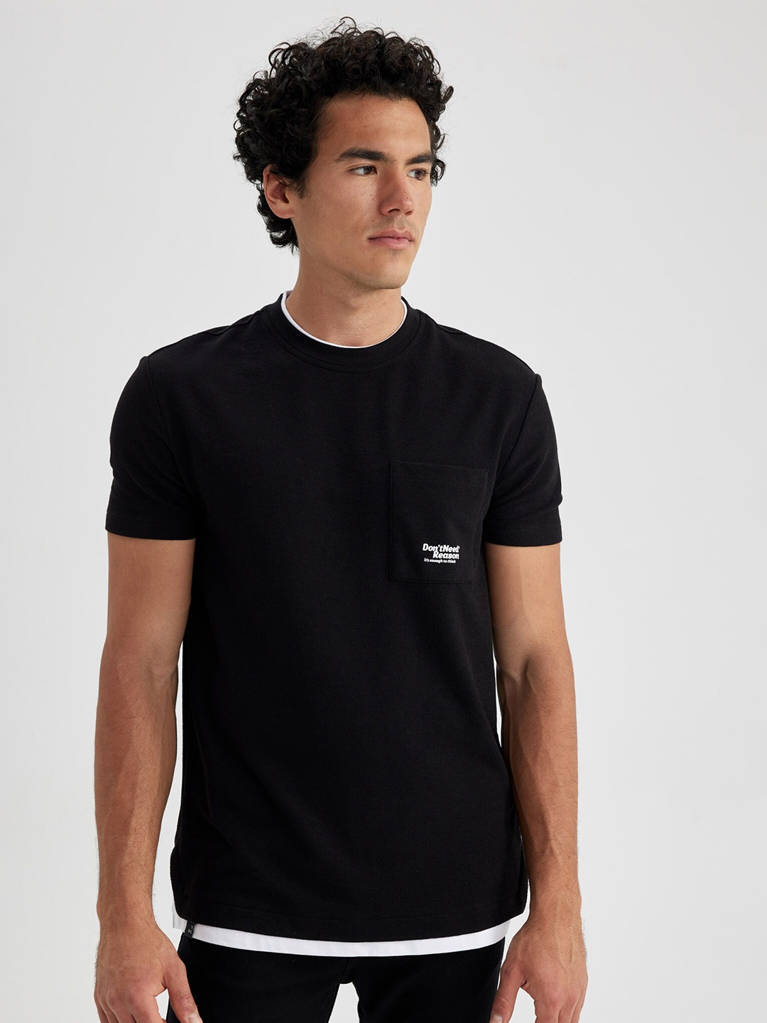 

DeFacto Men Solid Pocket Detail T-shirt, Black