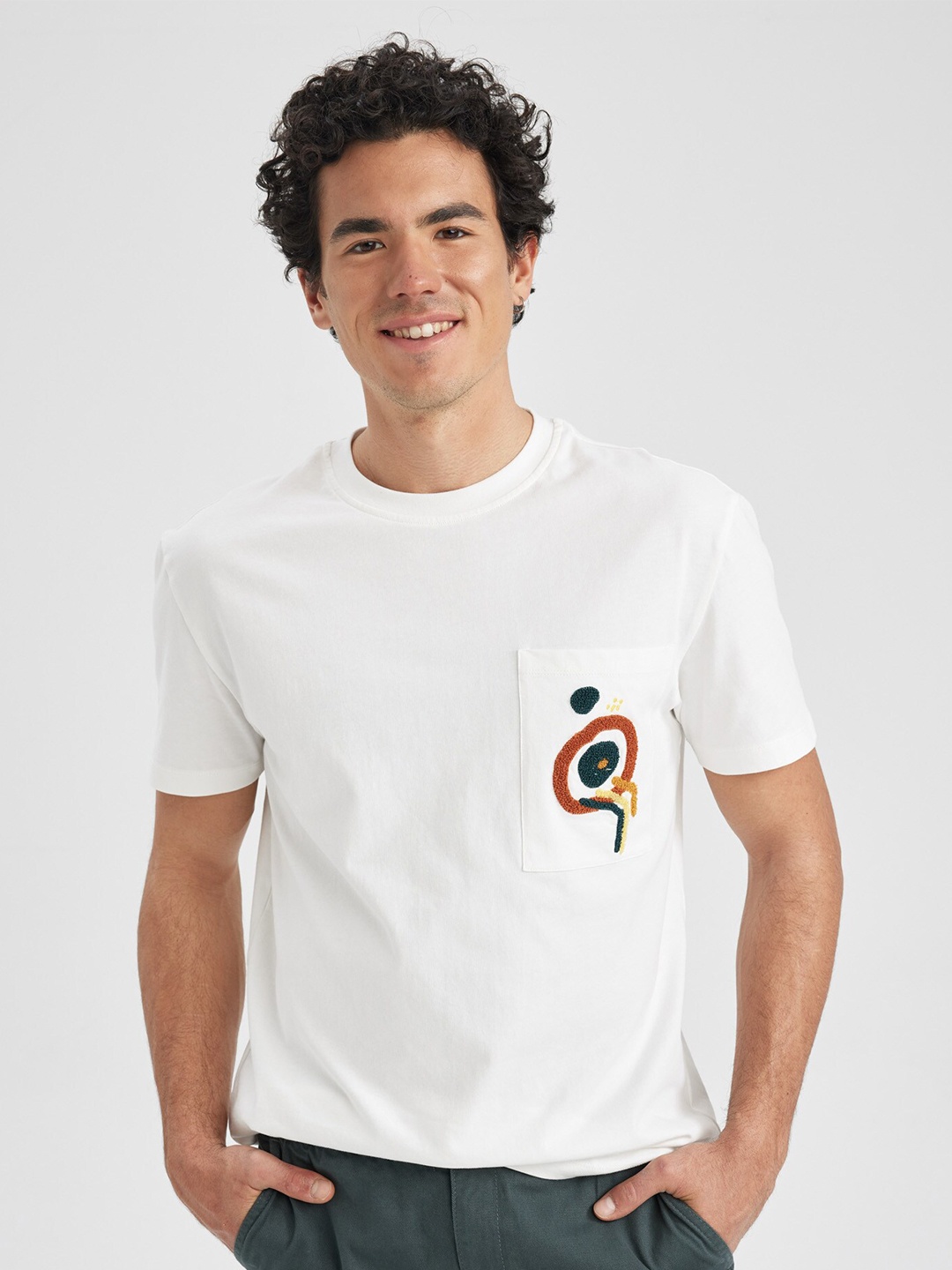 

DeFacto Men Pure Cotton Pocket Detail T-shirt, White