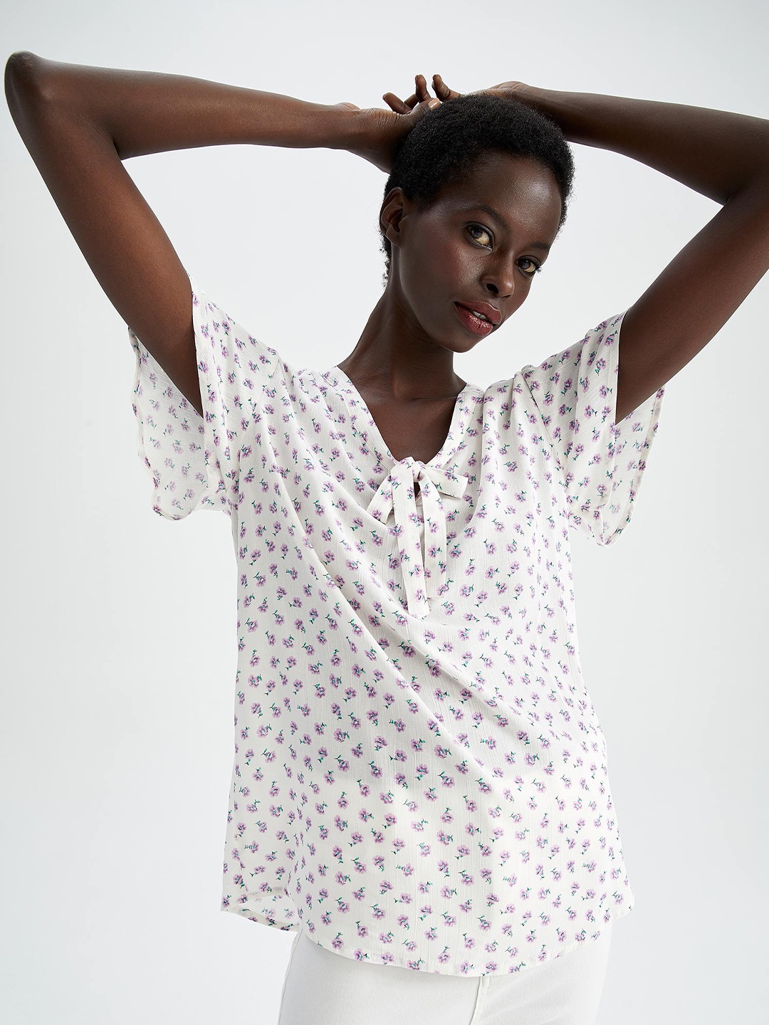 

DeFacto Floral Printed Tie-Up Neck Top, White
