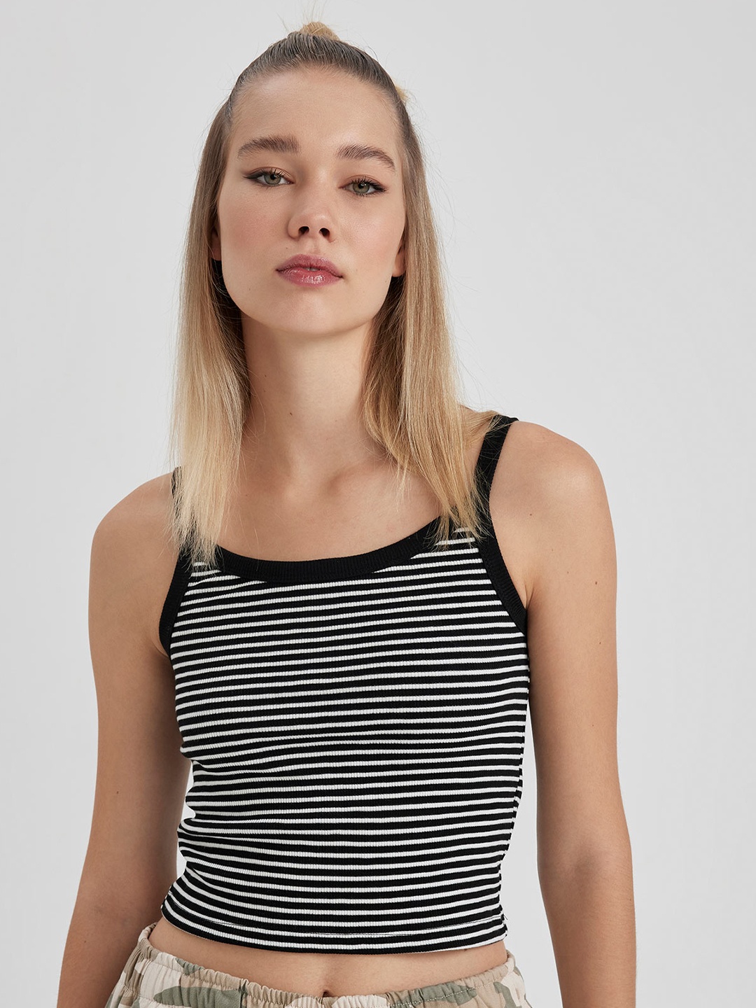 

DeFacto Striped Sleeveless Fitted Top, Black