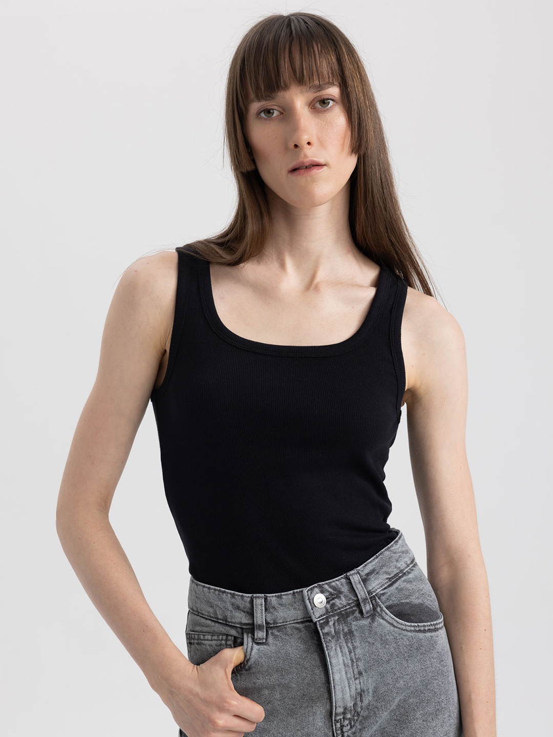 

DeFacto Scoop Neck Sleeveless Tank Top, Black