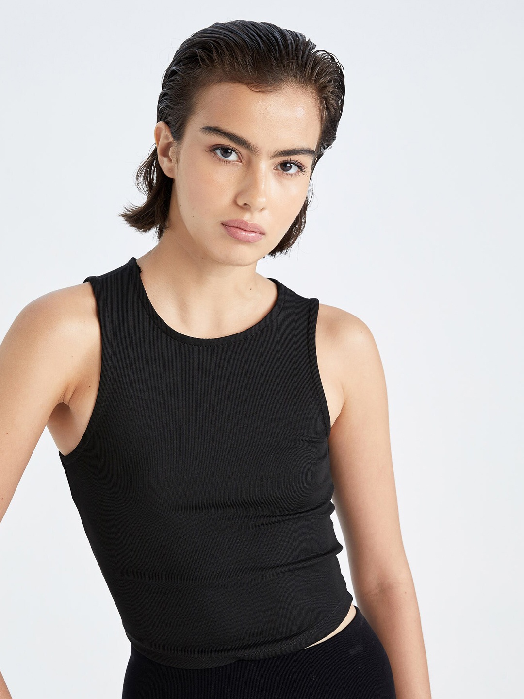 

DeFacto Round Neck Sleeveless Tank Top, Black
