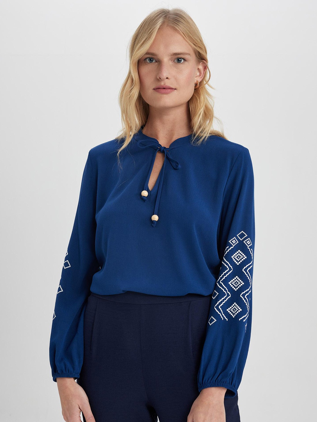 

DeFacto Tie-Up Neck Cuffed Sleeves Top, Blue