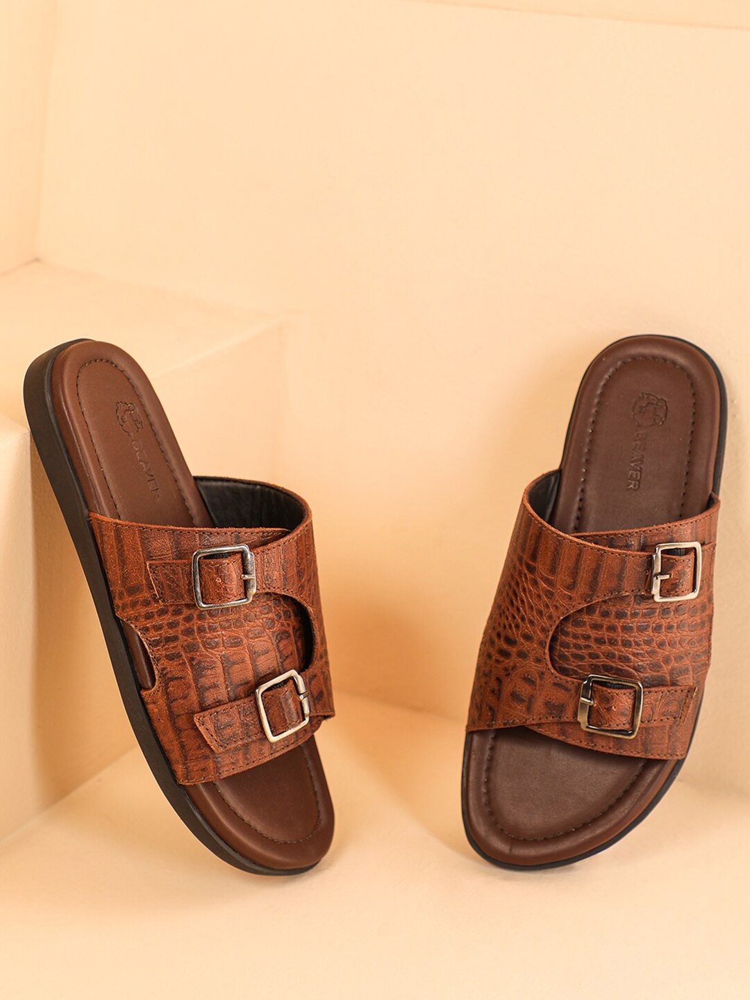 

BEAVER Men Textured Leather Comfort Sandals With Buckle Detail, Brown
