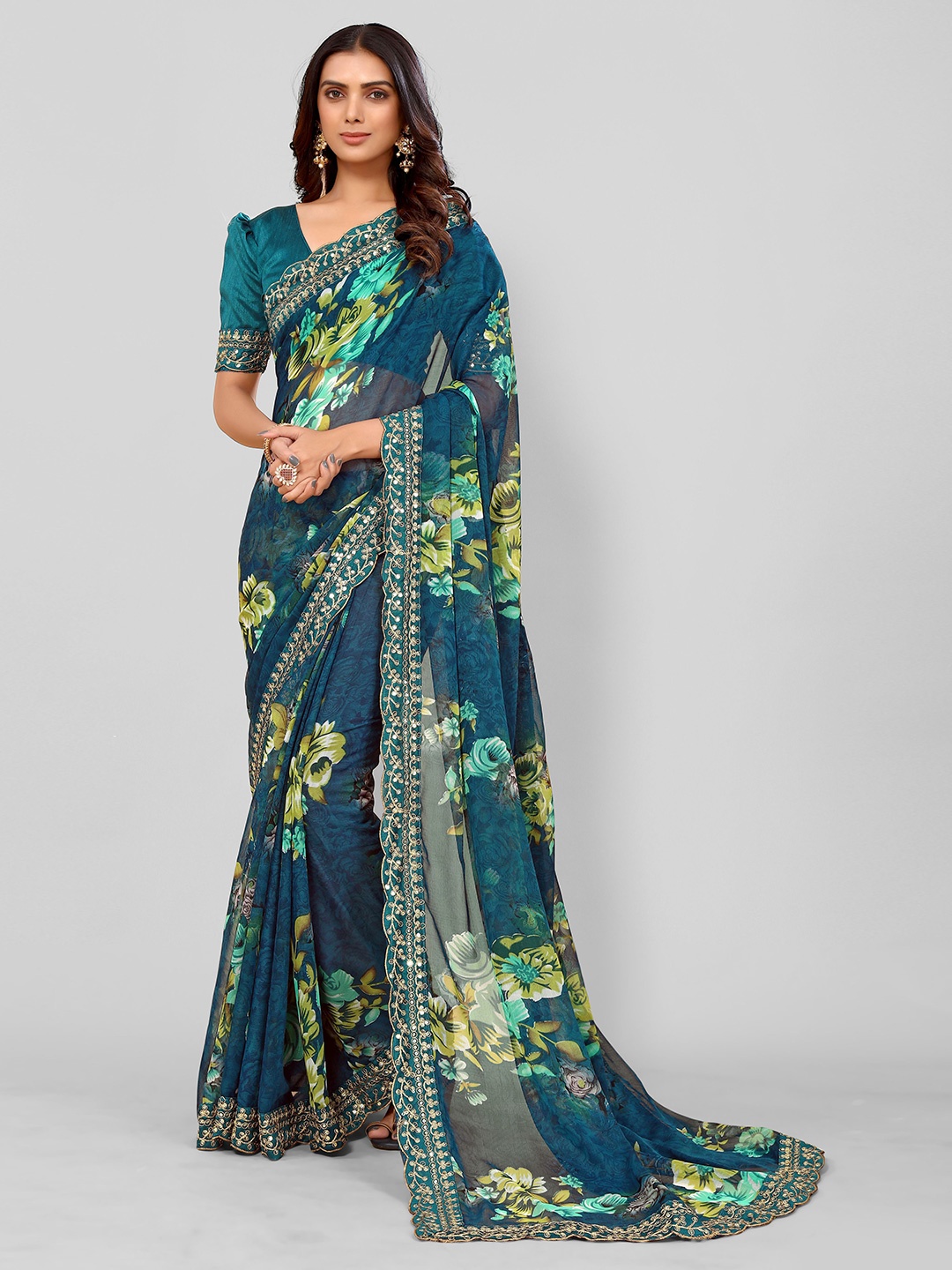 

DIVASTRI Floral Printed Embellished Saree, Teal