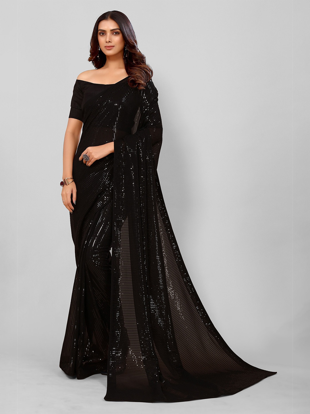 

DIVASTRI Embellished Sequinned Saree, Black