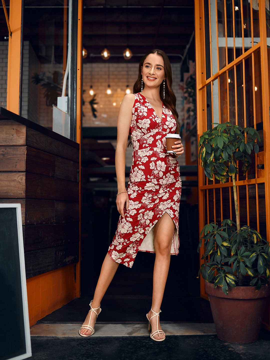 

FOREVER 21 Floral Print Bodycon Midi Dress With A High Slit, Red
