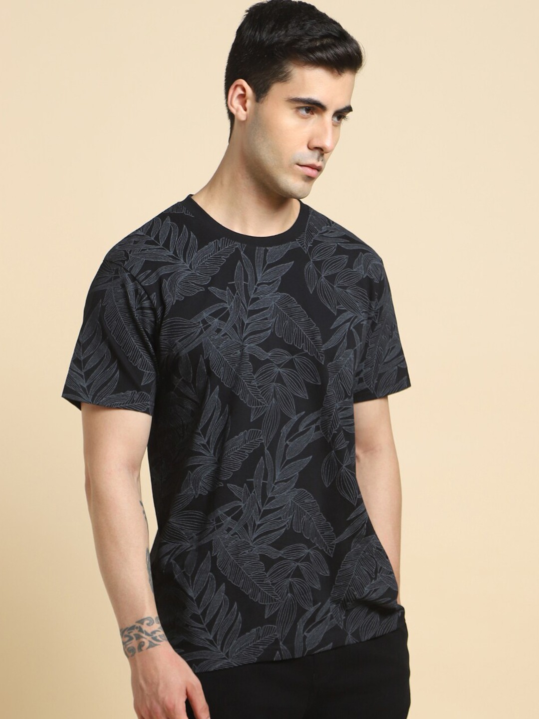 

Dennis Lingo Floral Printed Slim Fit T-shirt, Black