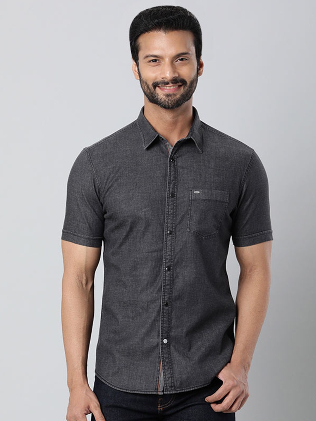 

Indian Terrain Men Black Chiseled Slim Fit Casual Shirt