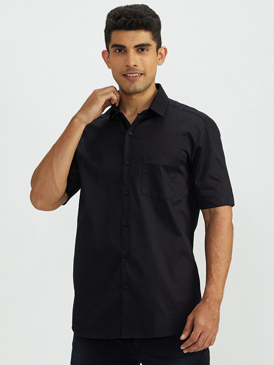 

Indian Terrain Spread Collar Chiseled Fit Slim Fit Cotton Casual Shirt, Black