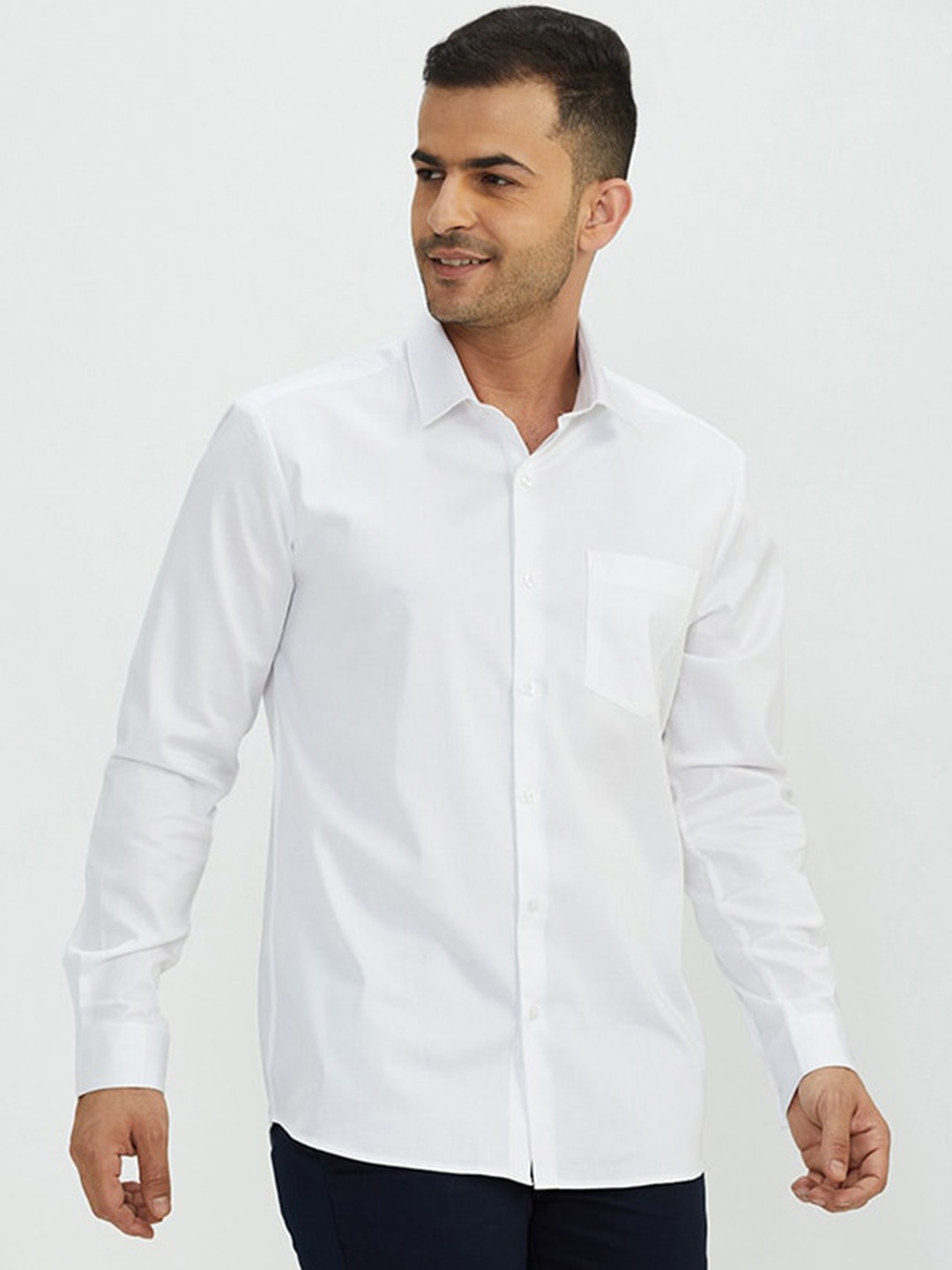 

Indian Terrain Spread Collar Chiseled Fit Slim Fit Pure Cotton Casual Shirt, White