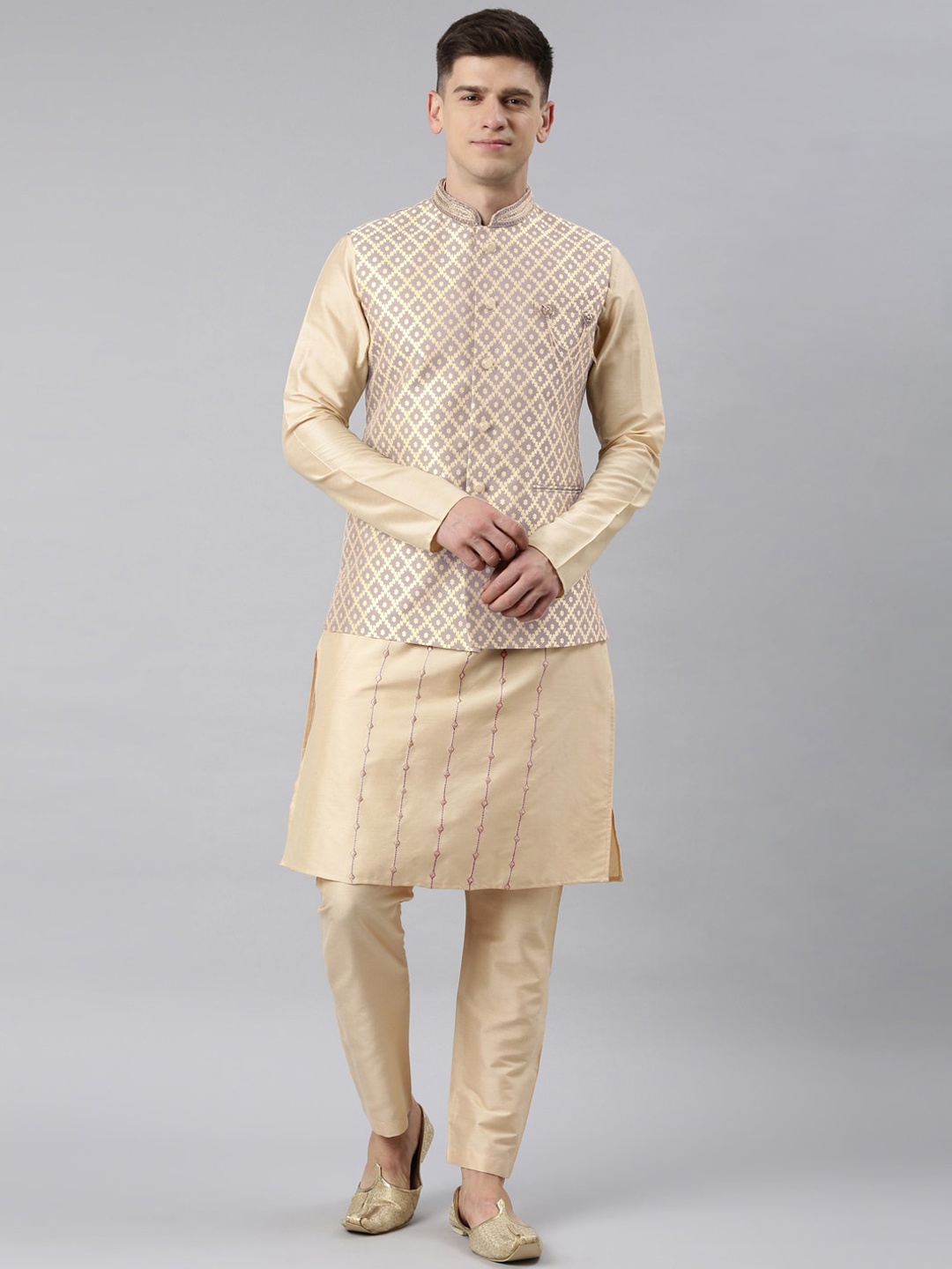 

TheEthnic.Co Manadrin Collar Geometric Embroidered Kurta with Pyjamas & Nehru Jacket, Gold