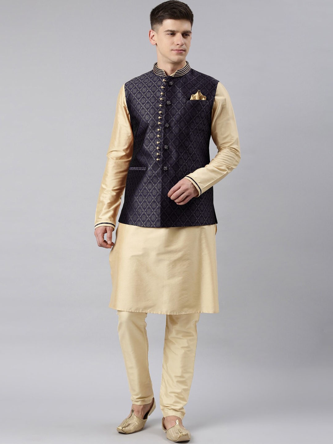 

TheEthnic.Co Regular Banarasi Kurta & Pyjamas with Self Design Nehru Jacket, Navy blue