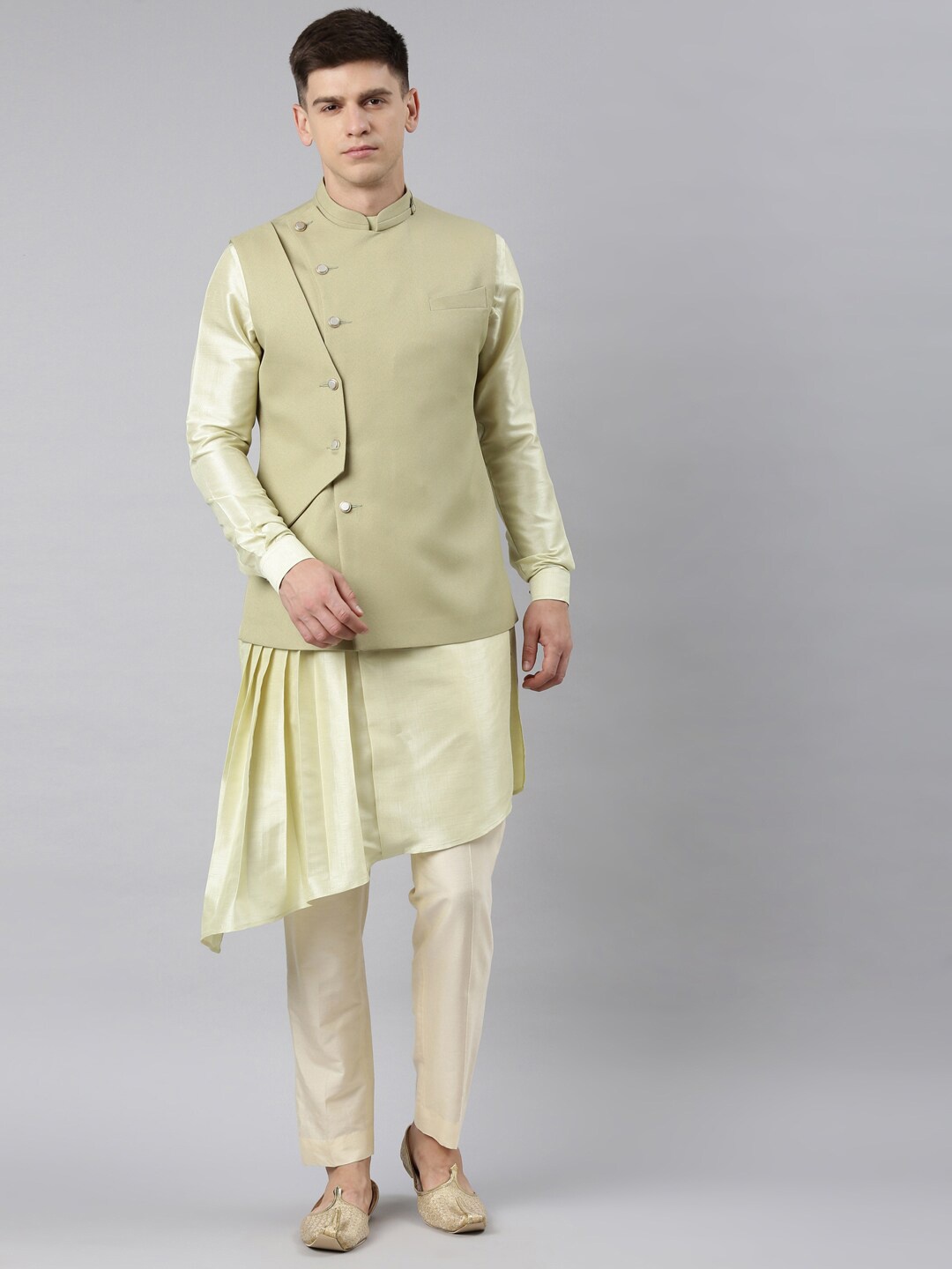 

TheEthnic.Co Angrakha Kurta & Pyjamas with Printed Nehru Jacket, Green