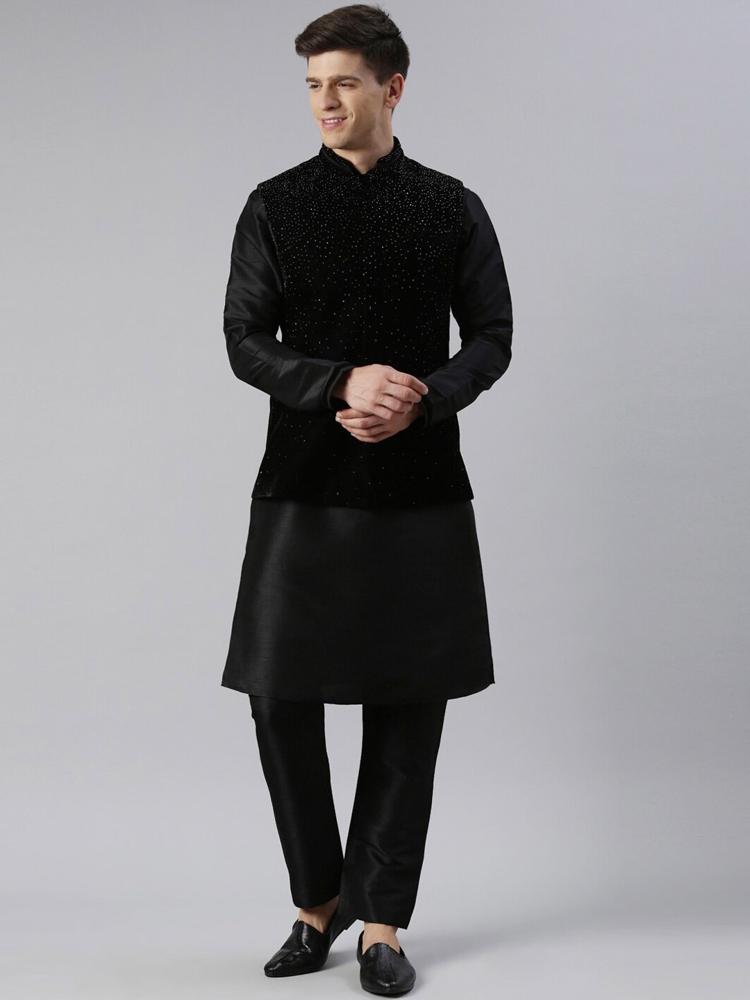 

TheEthnic.Co Mandarin Collar Beads & Stones Kurta with Pyjamas & Embellished Nehru Jacket, Black