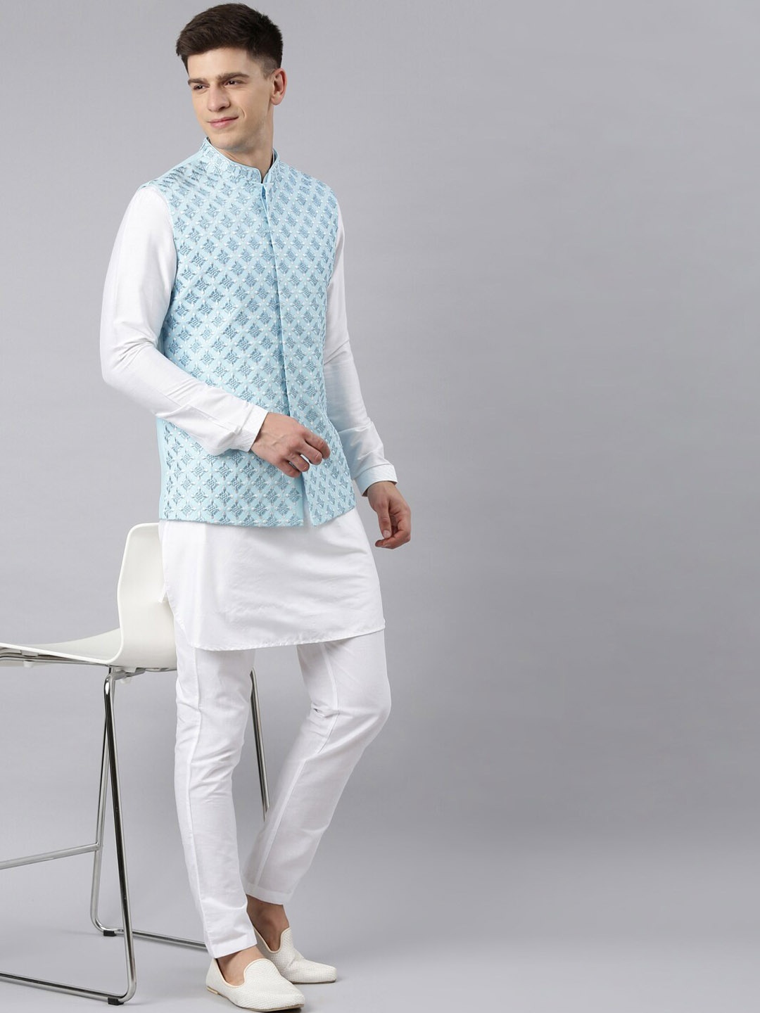 

TheEthnic.Co Mandarin Collar Kurta with Pyjamas & Embroidered Nehru Jacket, Blue