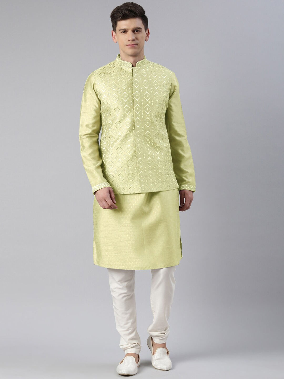 

TheEthnic.Co Embroidered Mandarin Collar Threak Work Jacket Kurta With Churidar, Green