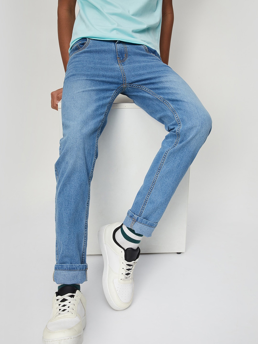 

max Boys Blue Mid-Rise Light Fade Clean Look Clean Look Jeans