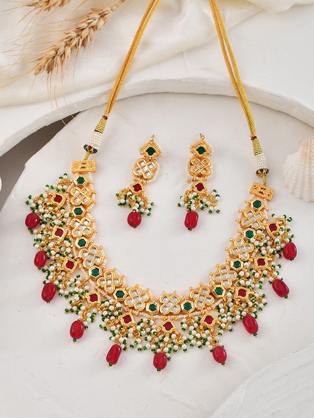 

DASTOOR Gold-Plated Kundan Necklace & Earrings, Red