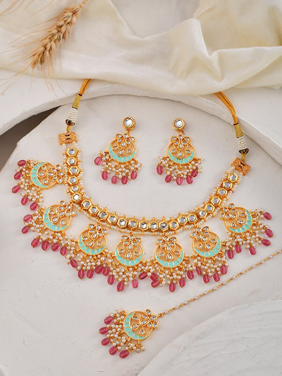

DASTOOR Gold-Plated Kundan-Studded Jewellery Set With Maangtika
