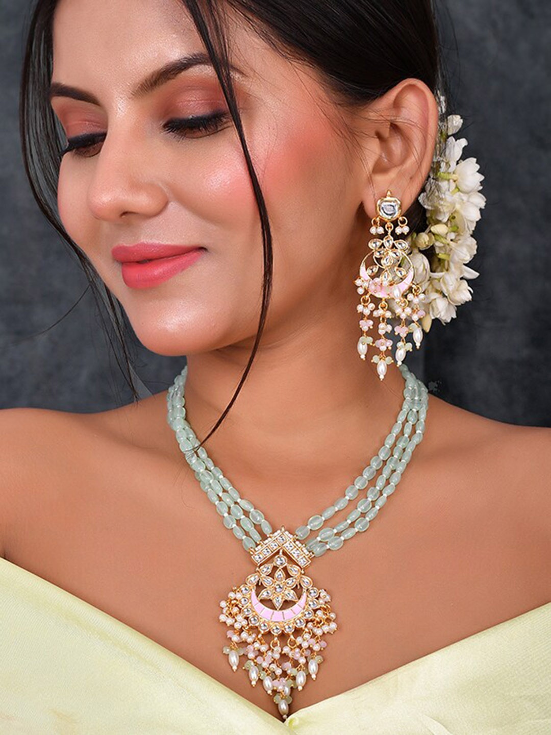 

DASTOOR Gold-Plated Kundan Studded & Beaded Jewellery Set