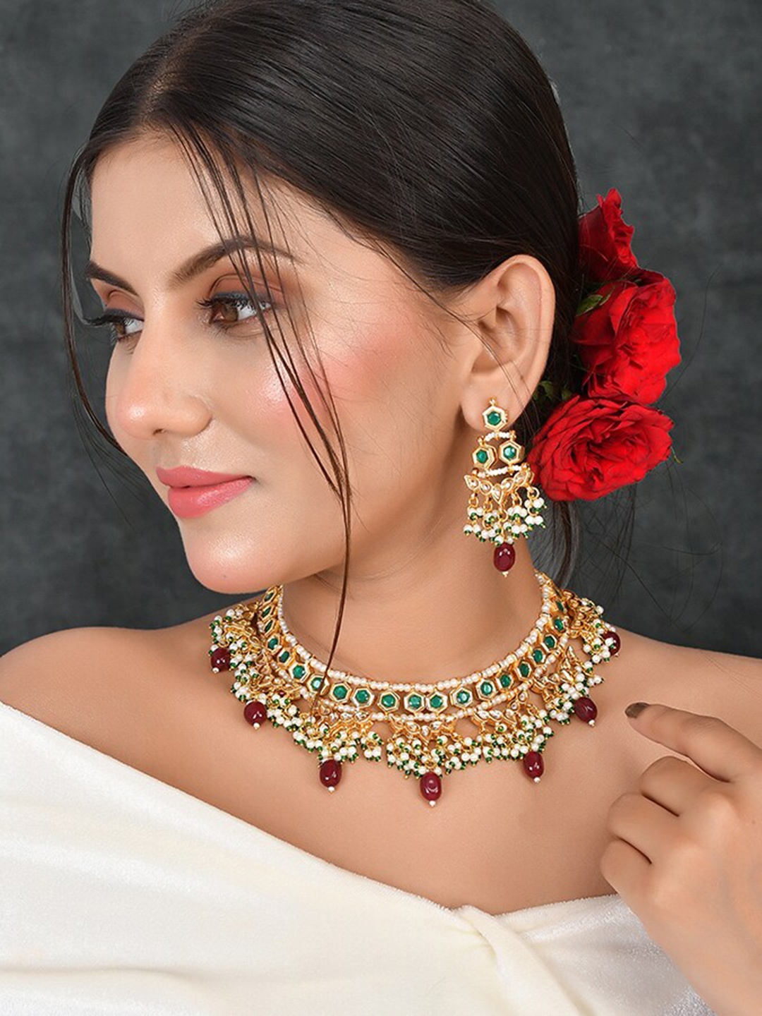 

DASTOOR Gold-Plated Kundan Studded & Beaded Jewellery Set