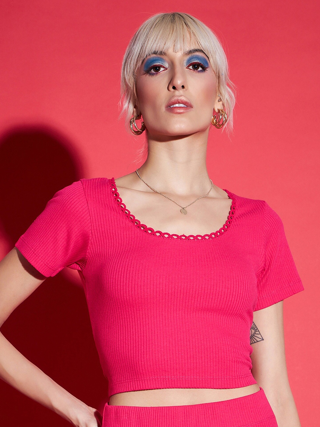 

SASSAFRAS Magenta Pink Self Design Rib Crop Top