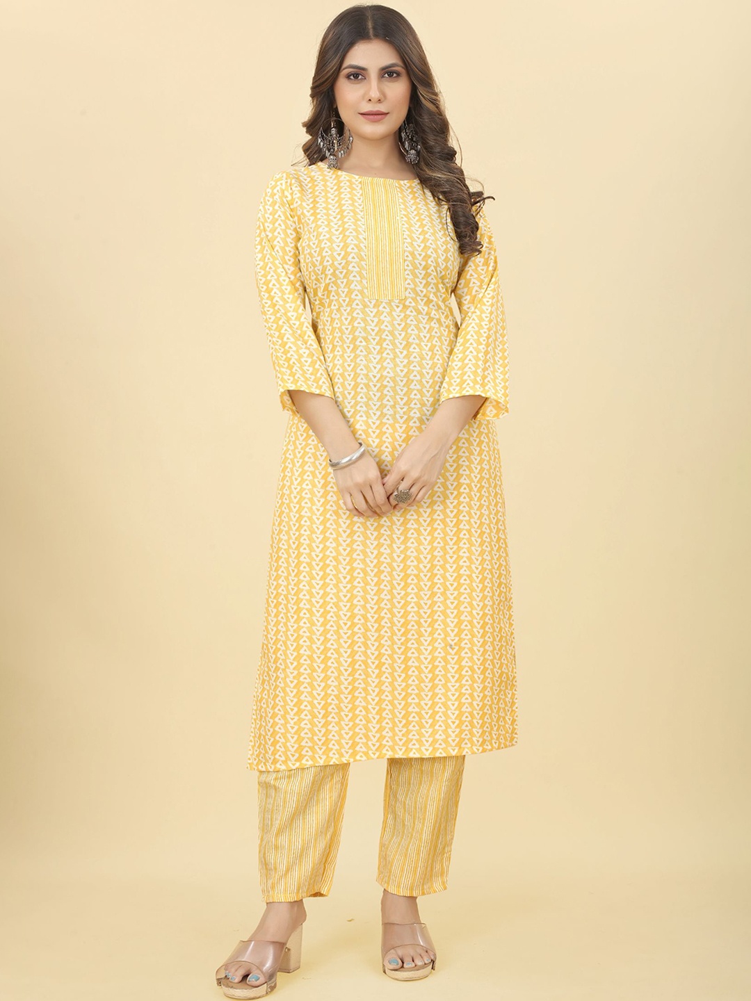 

KALINI Geometric Printed Kurta with Trousers, Mustard