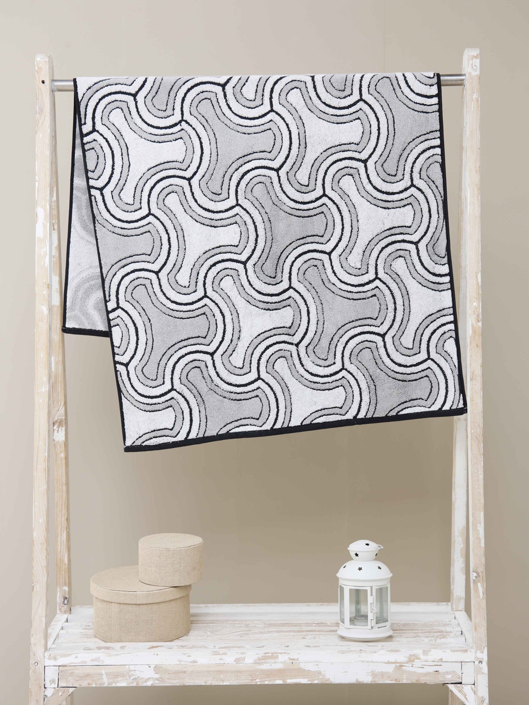 

Ariana Grey & White Printed 550 GSM Cotton Bath Towel