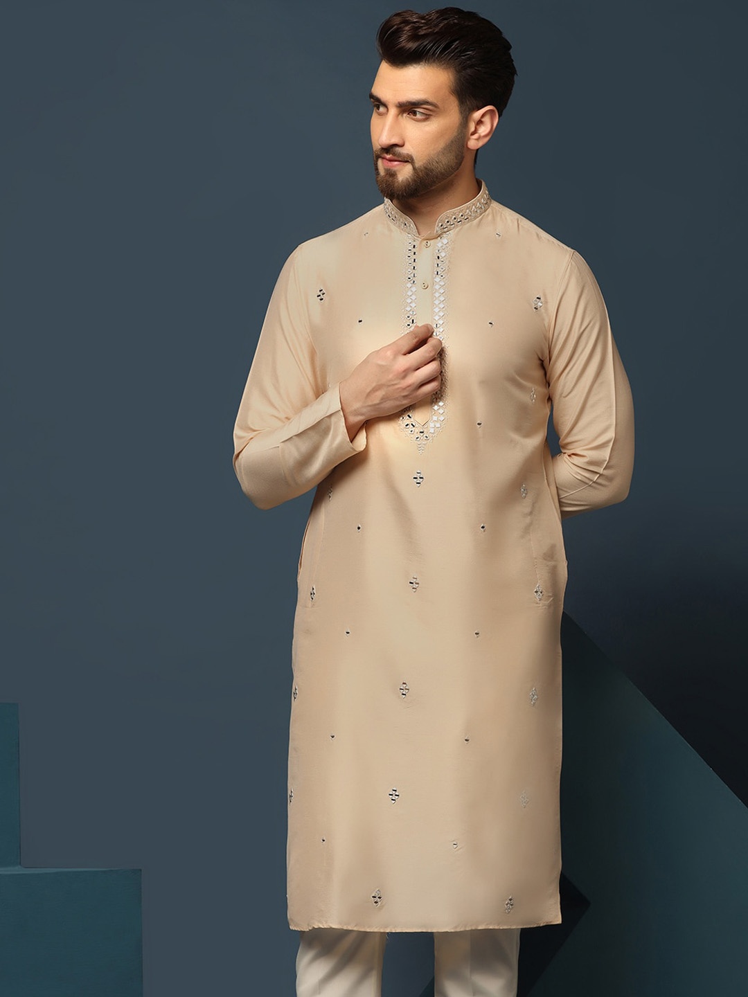

KISAH Men Mirror Work Embroidered Regular Fit Abstract Print Kurta, Peach