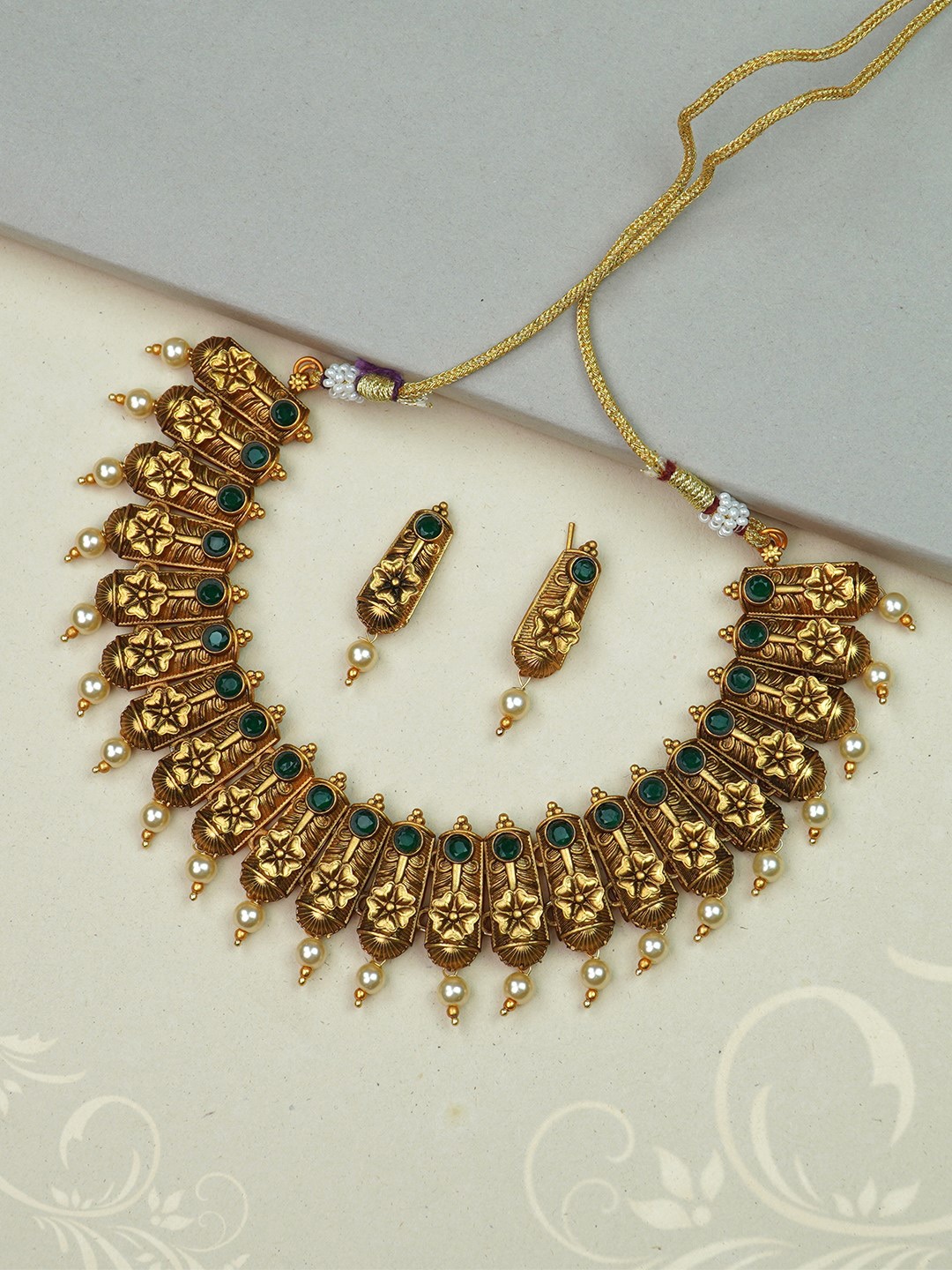 

Diksha collection Gold-Plated Stone Studded & Beaded Jewellery Set