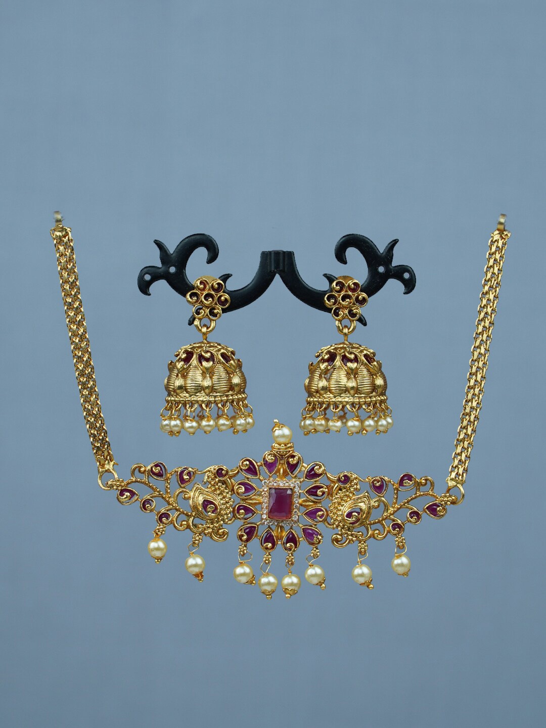 

Diksha collection Gold-Plated Stone Studded & Beaded Jewellery Set