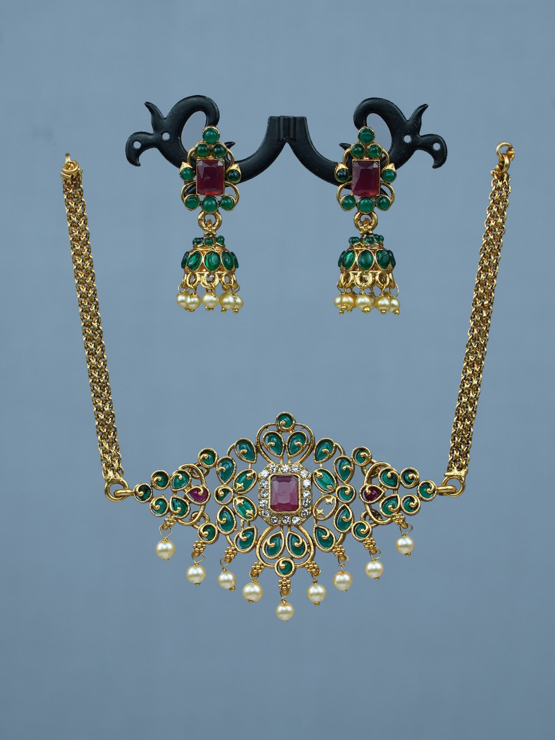 

Diksha collection Gold-Plated Stone Studded & Beaded Jewellery Set