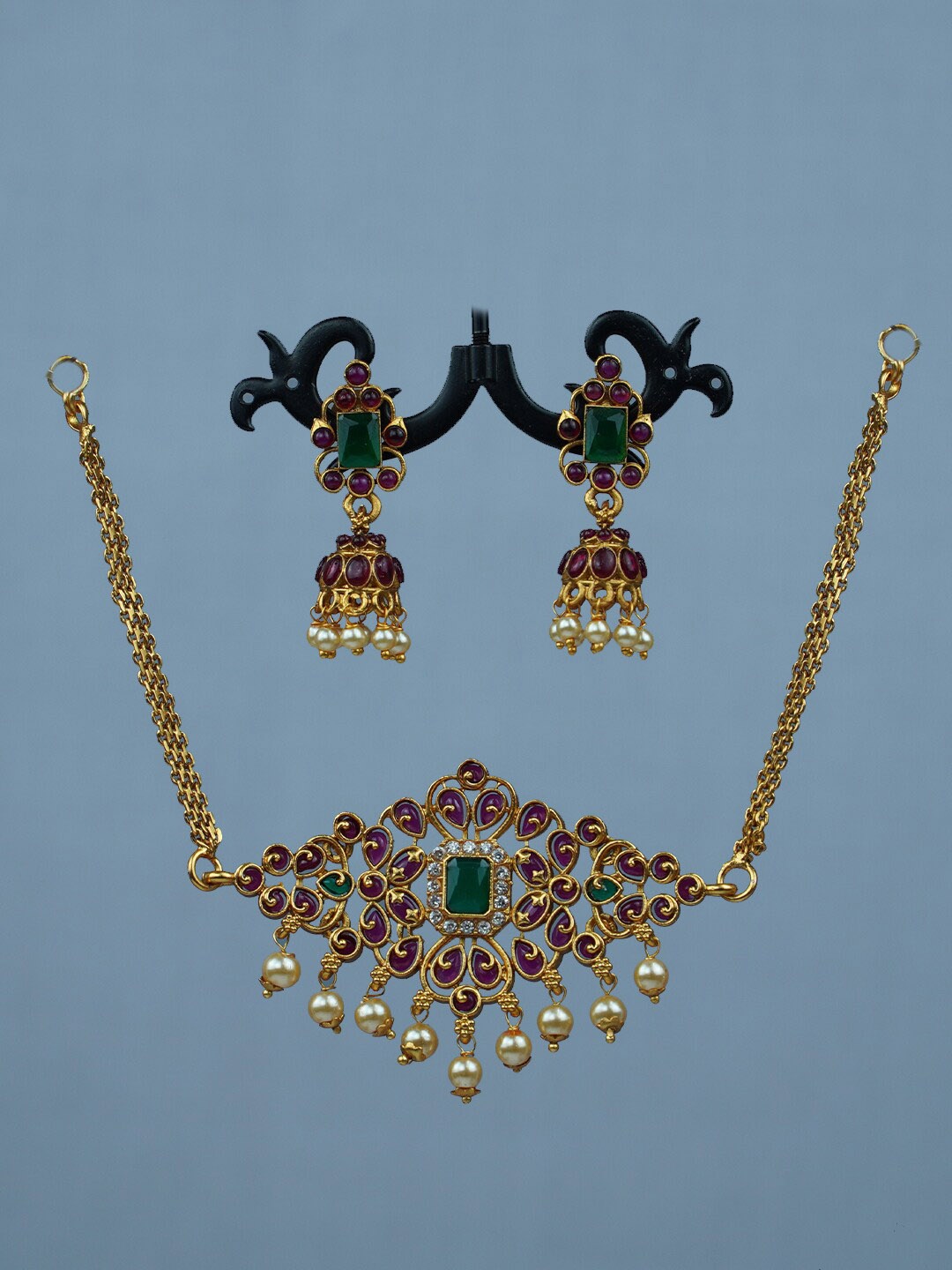

Diksha collection Gold-Plated Stone Studded & Beaded Jewellery Set