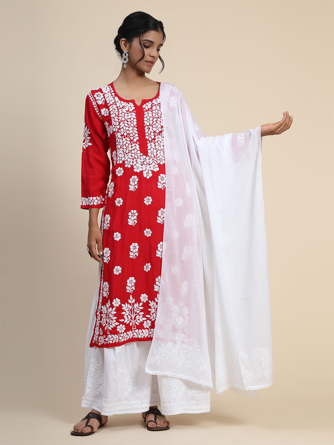 

HOUSE OF KARI White Embroidered Dupatta with Chikankari