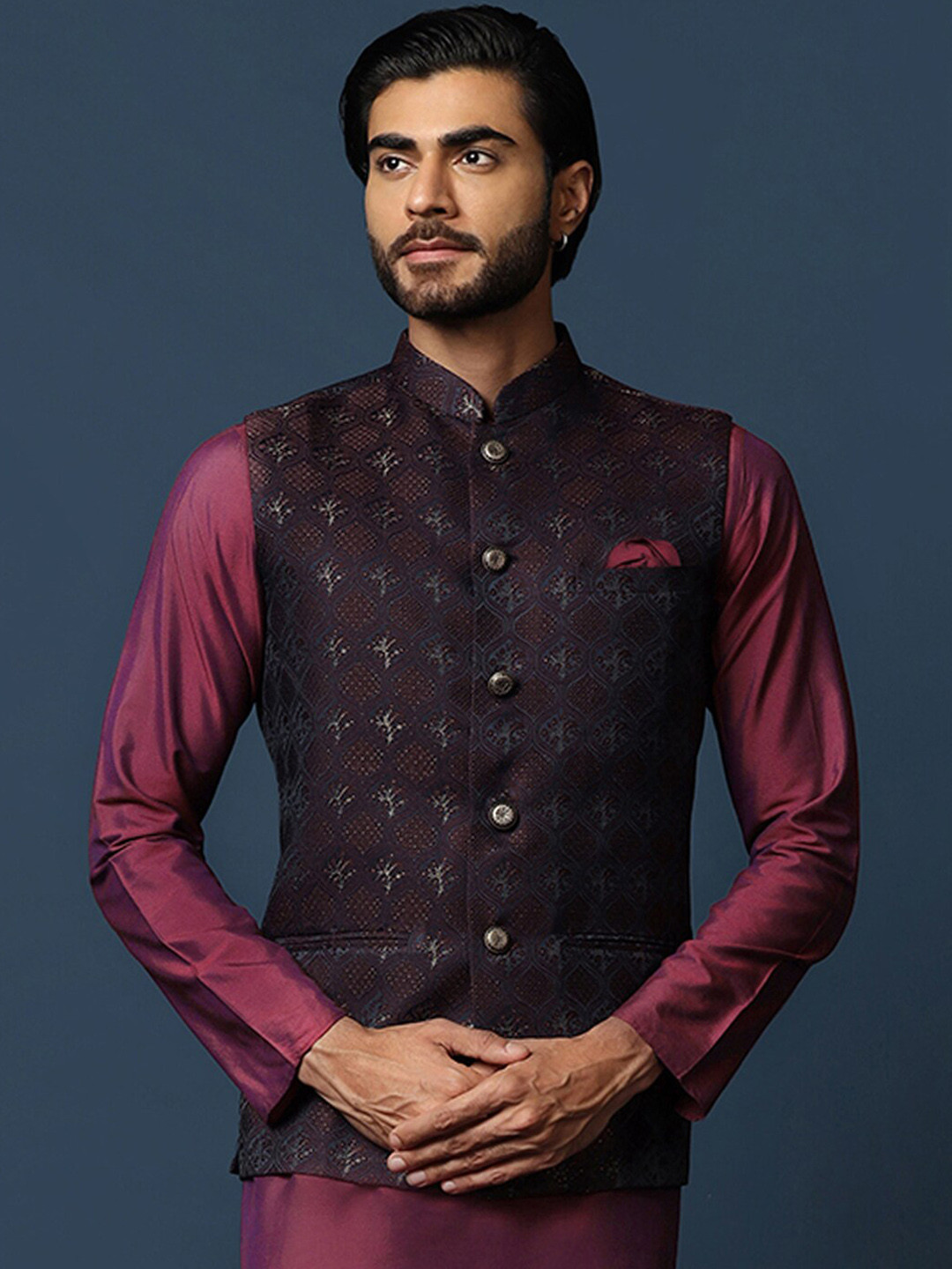 

KISAH Men Textured Zari Regular Fit Nehru Jacket, Maroon