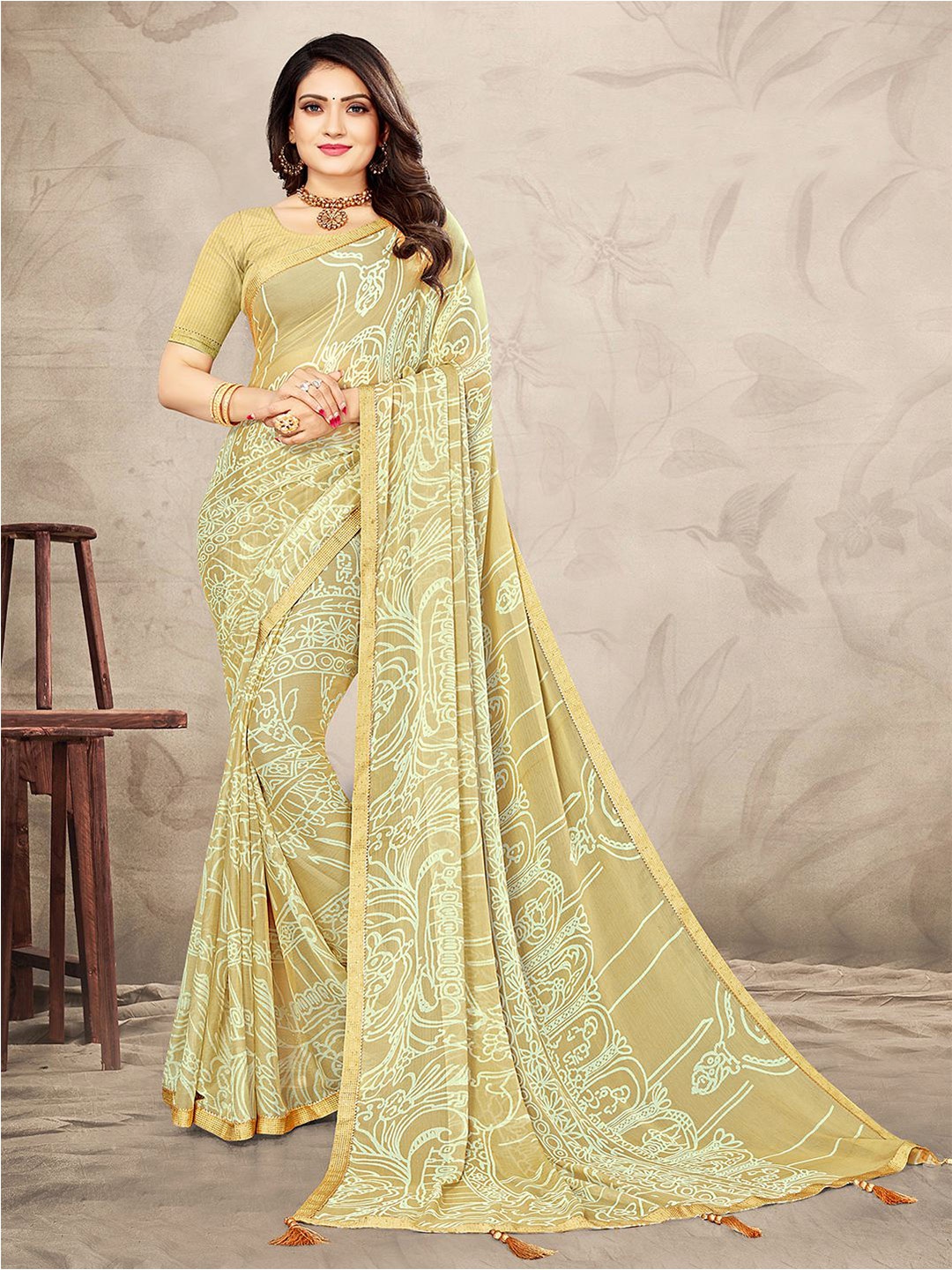 

Satrani Beige & White Floral Printed Saree