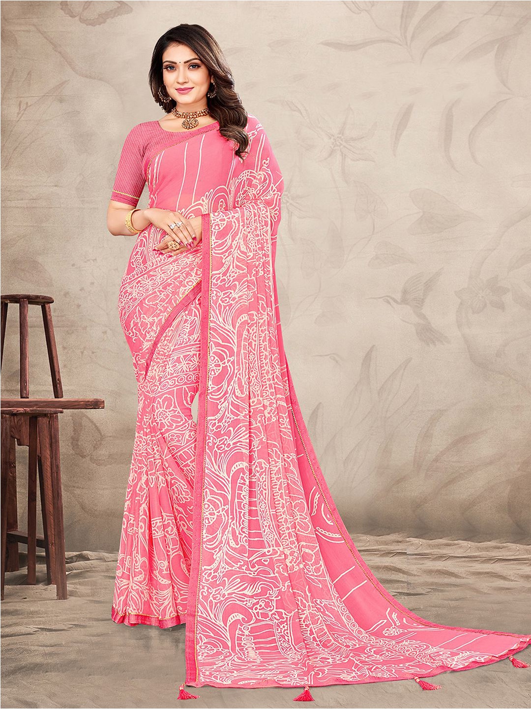 

Satrani Peach-Coloured & White Floral Printed Saree