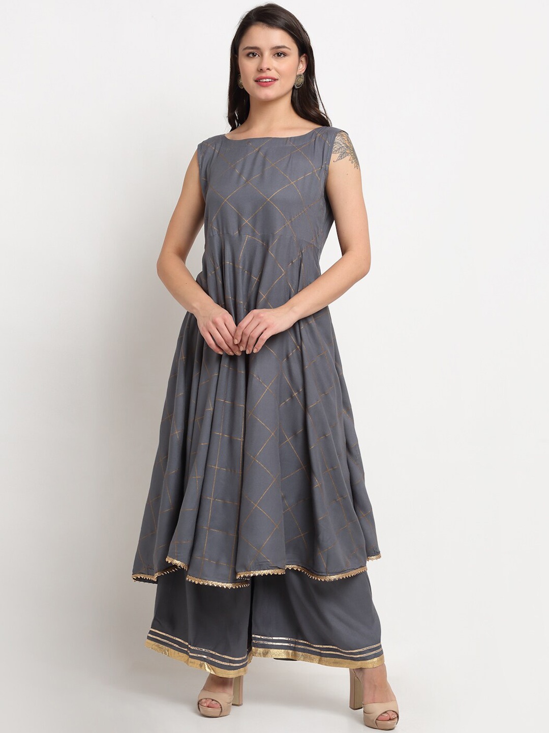

The Mini NEEDLE Checked Regular Gotta Patti Kurta With Palazzos, Grey