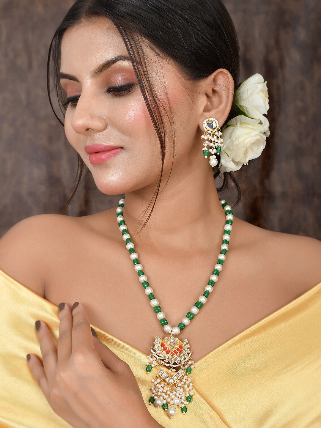 

DASTOOR Gold-Plated Kundan-Studded & Beaded Necklace & Earrings