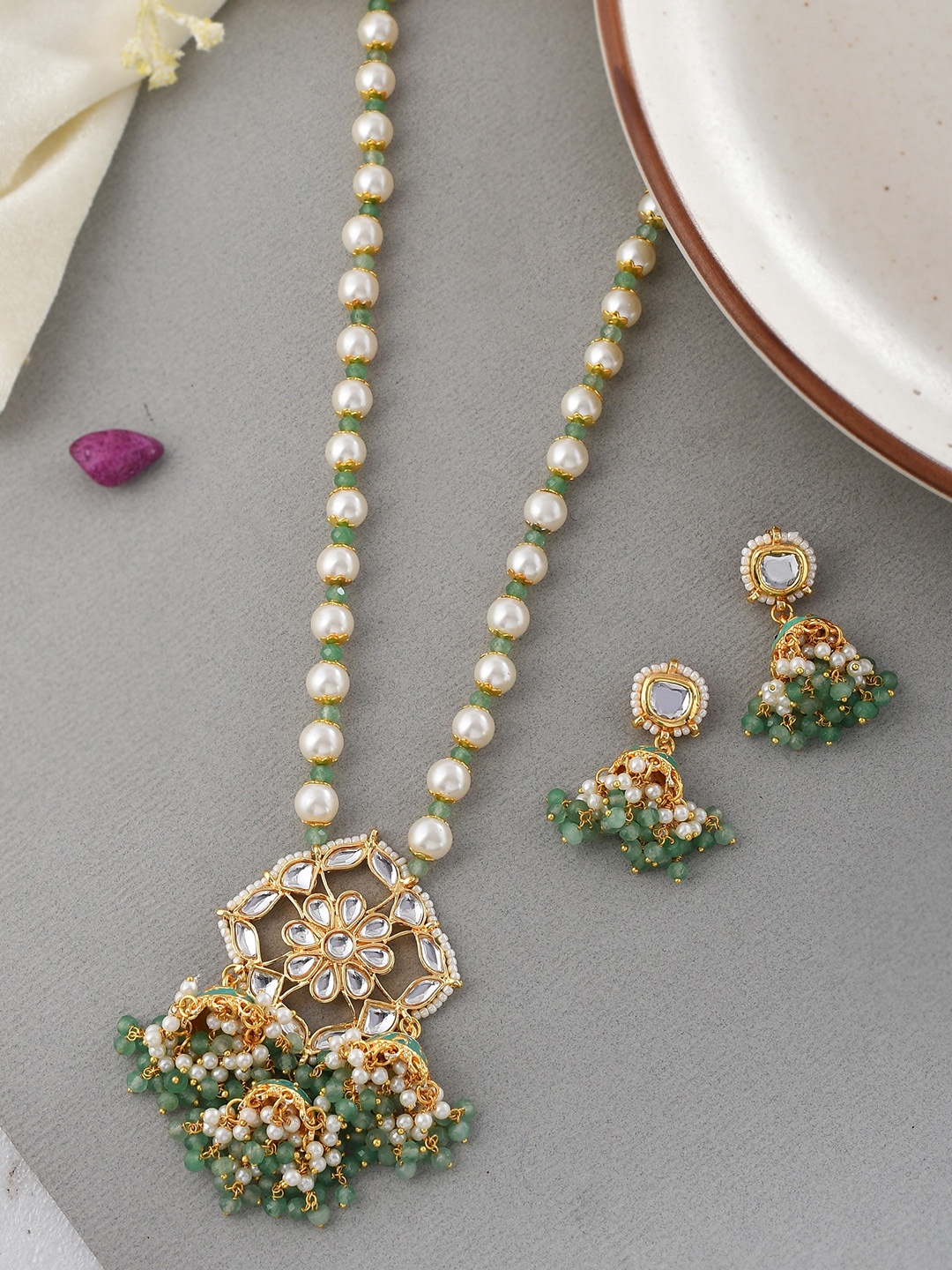 

DASTOOR Gold-Plated Kundan Studded & Beaded Jewellery Set