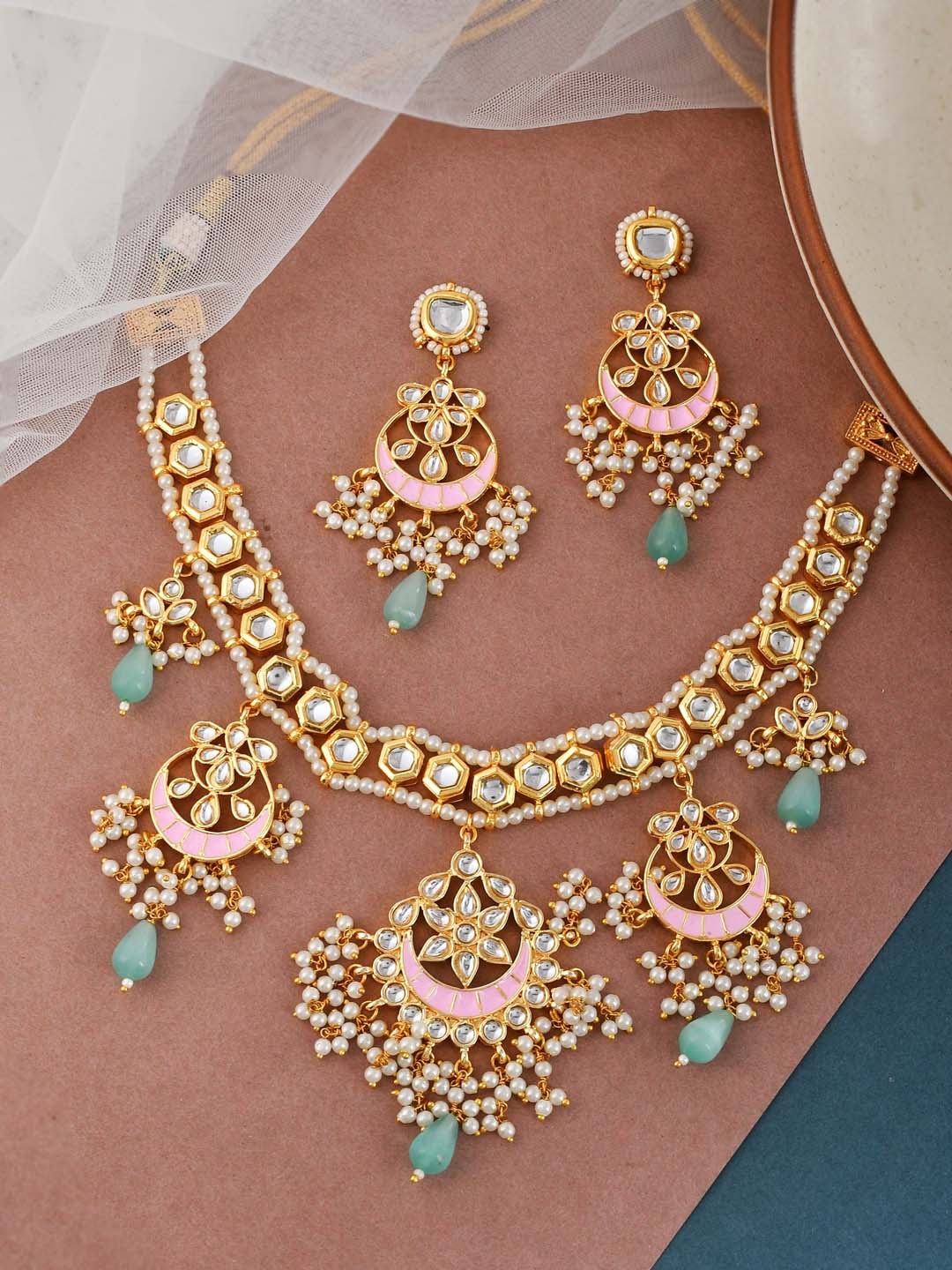 

DASTOOR Gold-Plated Kundan-Studded & Pearl-Beaded Necklace & Earrings