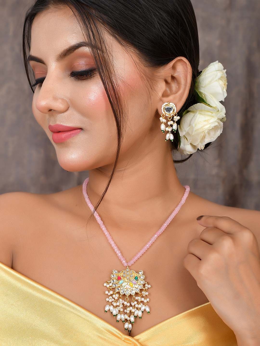 

DASTOOR Gold-Plated Kundan-Studded & Beaded Necklace & Earrings