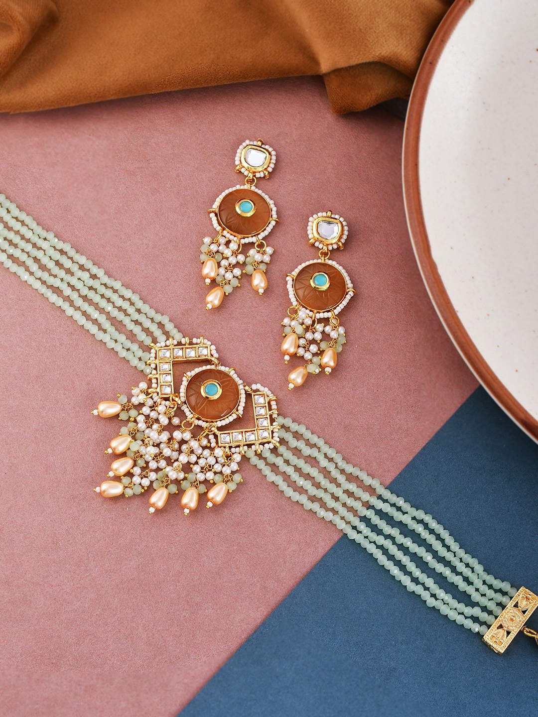 

DASTOOR Gold-Plated Kundan-Studded Necklace & Earrings