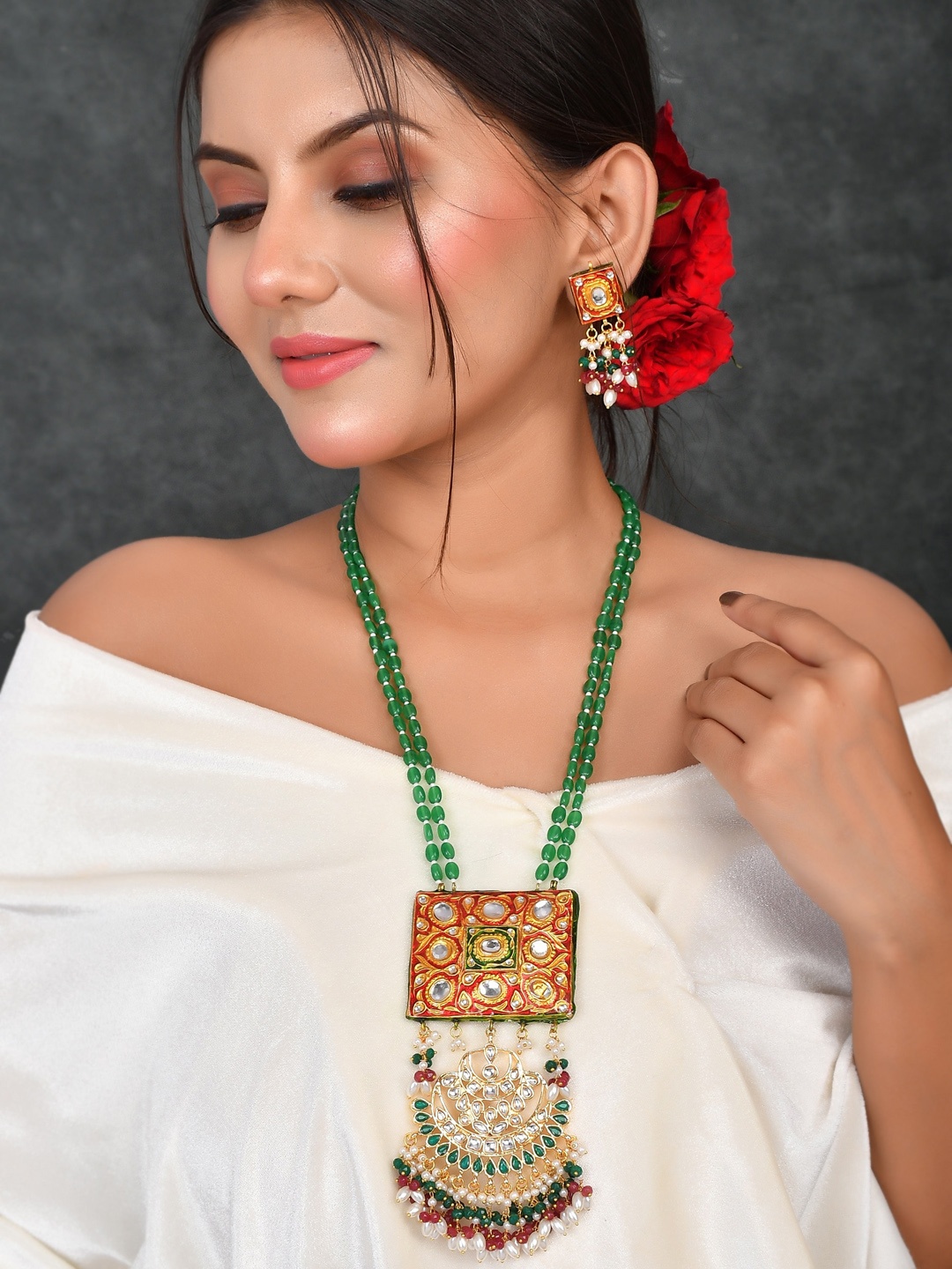 

DASTOOR Gold-Plated Kundan-Studded & Beaded Necklace & Earrings