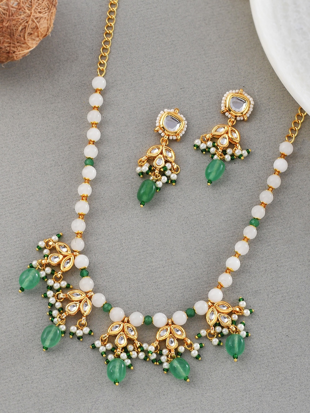 

DASTOOR Gold-Plated Kundan-Studded & Beaded Jewellery Set