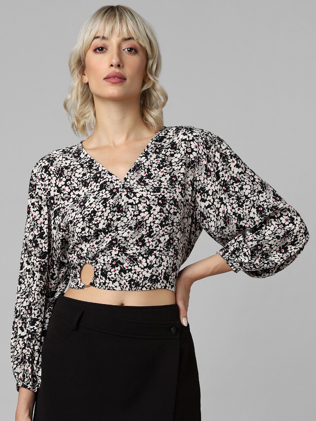 

ONLY Floral Print Puff Sleeve Crop Top, Black